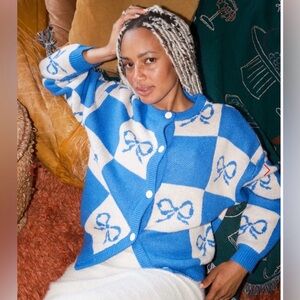 Never Worn Sincerely Jules Blue and White Bow Patterned Women's Sweater